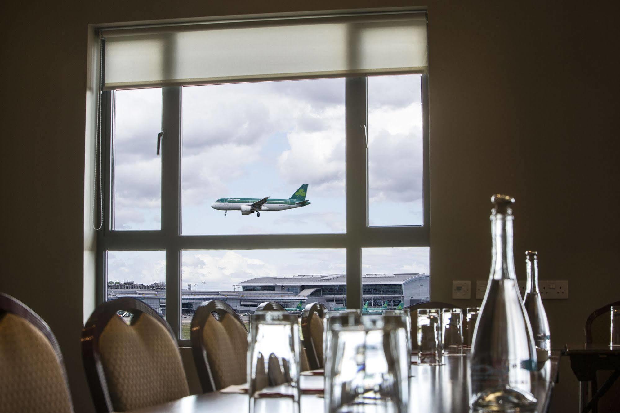 Carlton Dublin Airport 4*